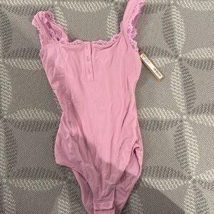 SKIMS fits everybody lace Henley brief bodysuit size xxs new with tags